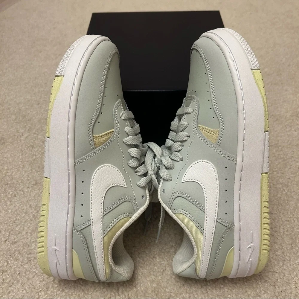 Nike Gamma Force Sneakers in Light silver/White/Life lime Size 6.5